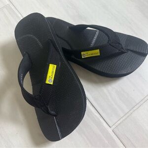 The Healing Sole Black Flip Flops Size 6.5